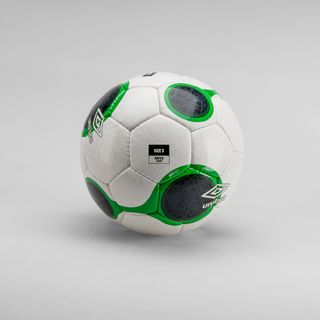 Bola De Campo Umbro Neo Eco