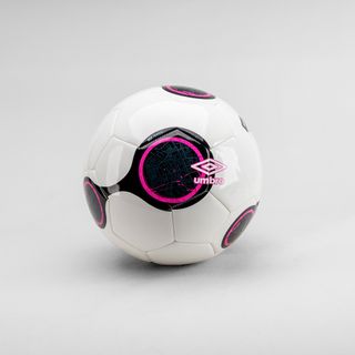 Bola De Campo Umbro Neo Trainer Ii