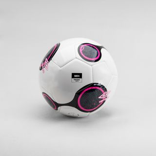 Bola De Campo Umbro Neo Trainer Ii