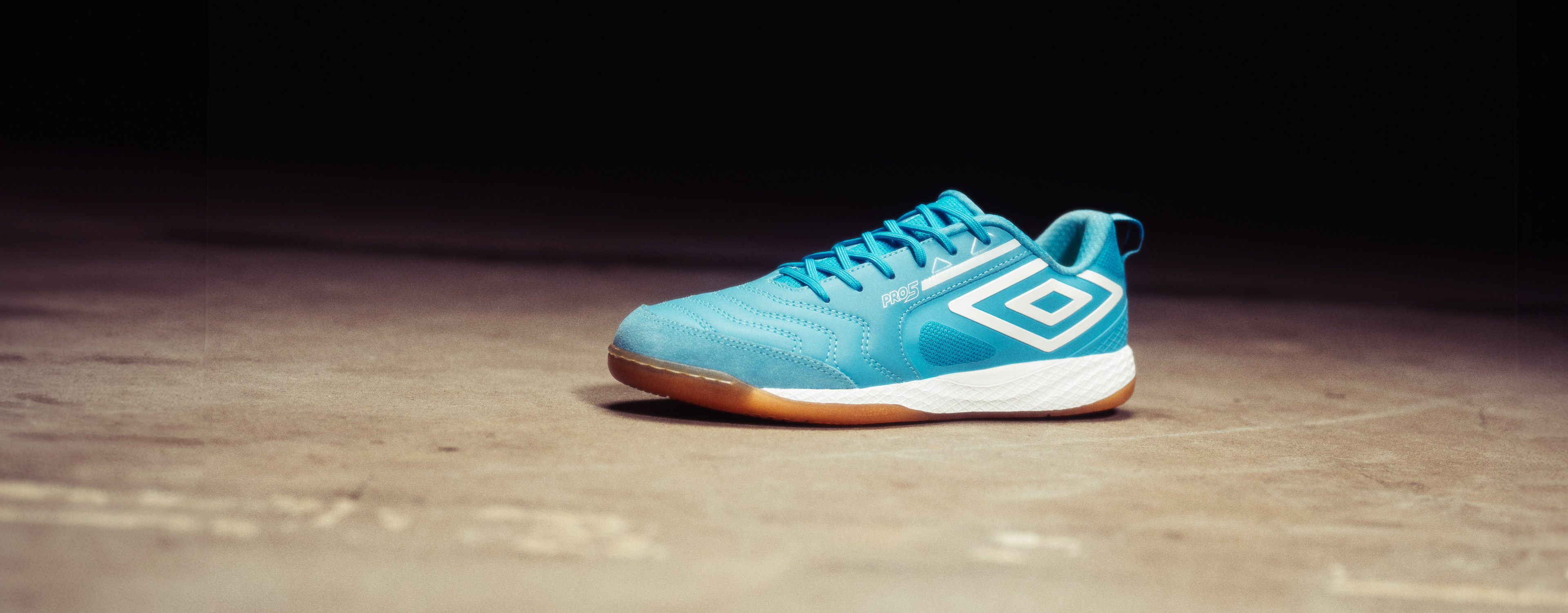 # CHUTEIRA UMBRO<BR> PRO 5 BUMP EM NOVA COR